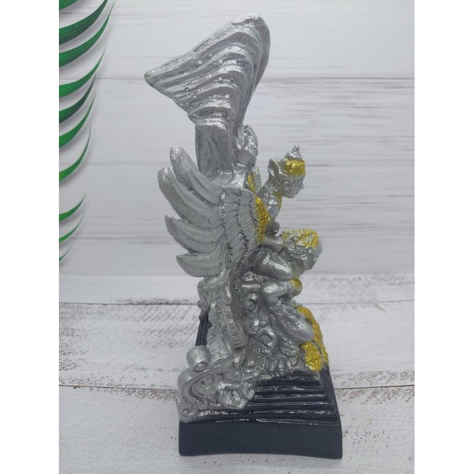 Miniatur pajangan ruang tamu aesthetic patung garuda wisnu kencana GWK Bali warna silver hitam