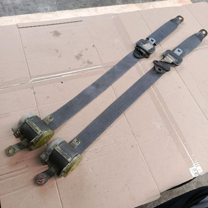 Sepasang safety belt sabuk pengaman jok depan kanan R kiri L bekas mobil kijang g grand rover copota