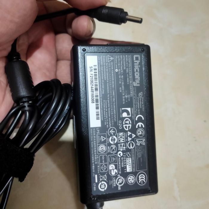 DES-25 adaptor charger Laptop libera model Y Series