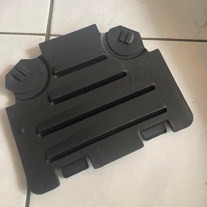 Cover Penutup Inner Fender Depan Bmw E90