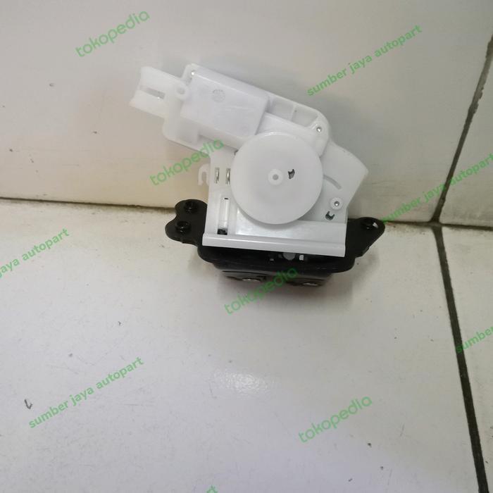 doorlock door lock bagasi belakang innova reborn venture soket 4 pin