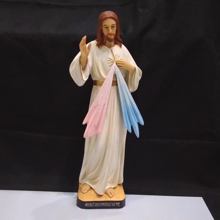 patung Yesus kerahiman / patung Koronka