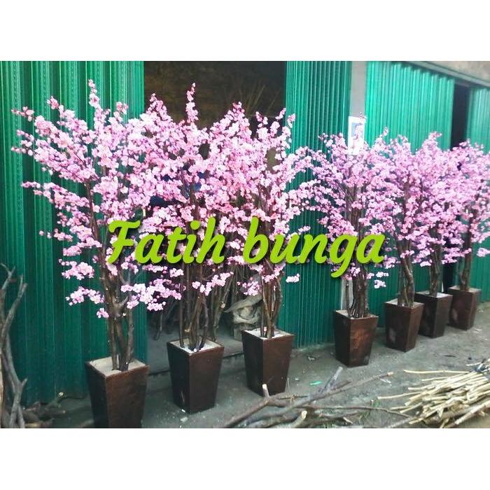 POHON SAKURA PINK PLASTIK SATEN IMPORT TINGGI 150CM DENGAN POT KAYU ATAS POT RUMPUT SINTETIS - VAS