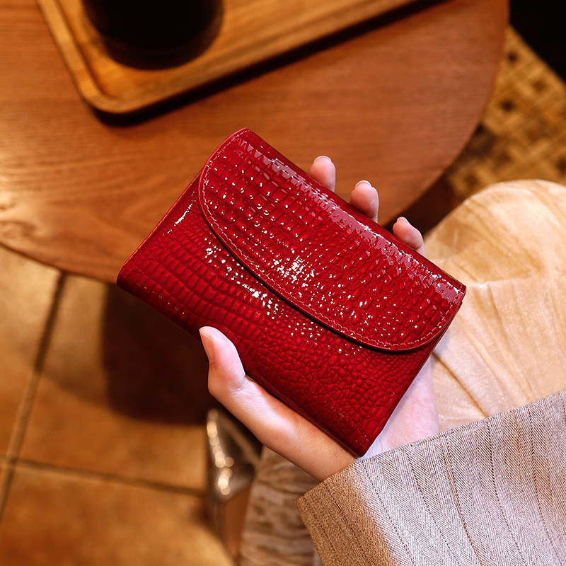 Magnetic Clasp Short Ladies Genuine Leather Wallet 2025 New Alligator Cow Leather Purse Woman RFID