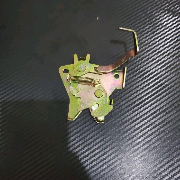 LAWAN KUNCI JOK SUPRA X SUPRA X 125 ENGSEL DUDUKAN LAWAN KUNCI JOK PENGUNCI JOK BELAKANG KUNCI JOK