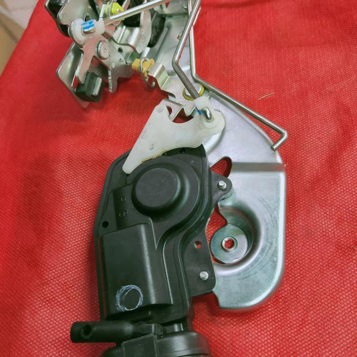 Doorlock Pintu Blk Bagasi Original Daihatsu Taruna