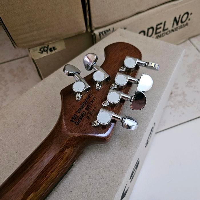 Gitar musicman axis pabrikan warna hitam