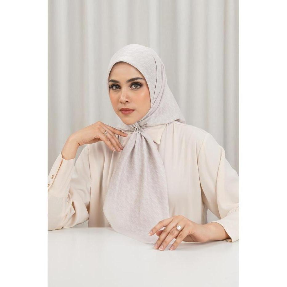 Buttonscarves Leena Monogram Square.