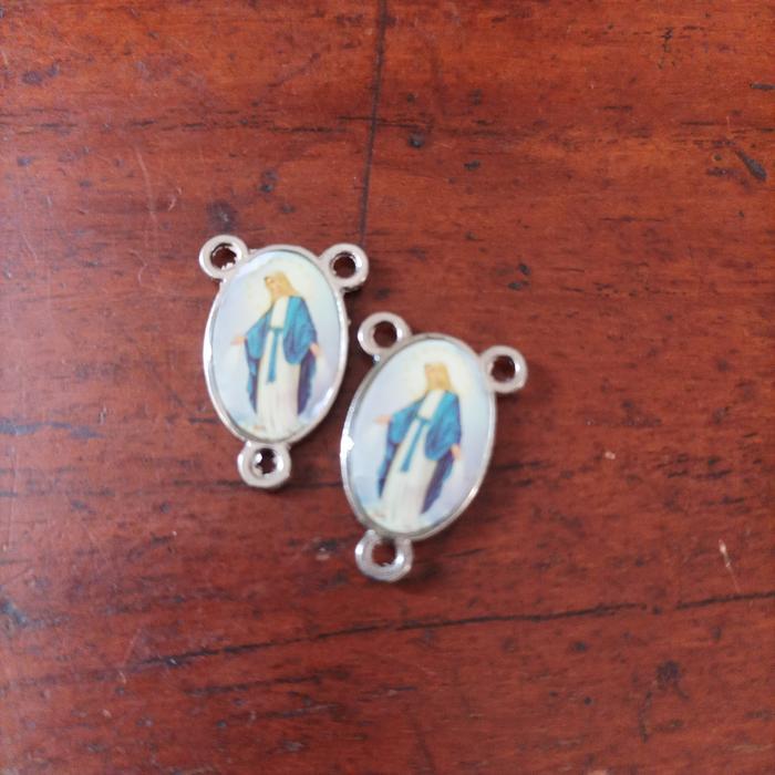 harces Rosario Maria tangan terbuka