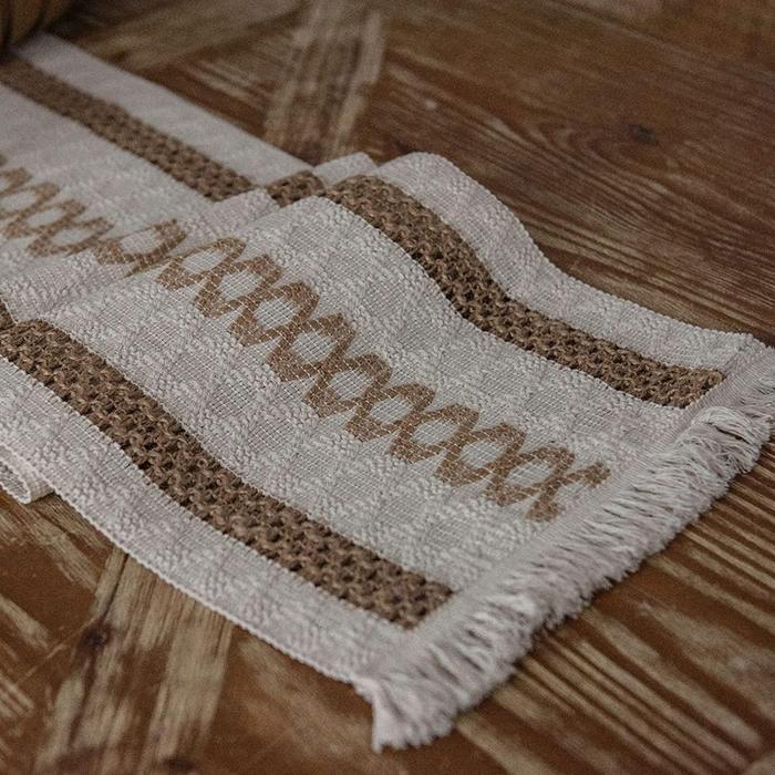 - Taplak Meja Makan Rajut