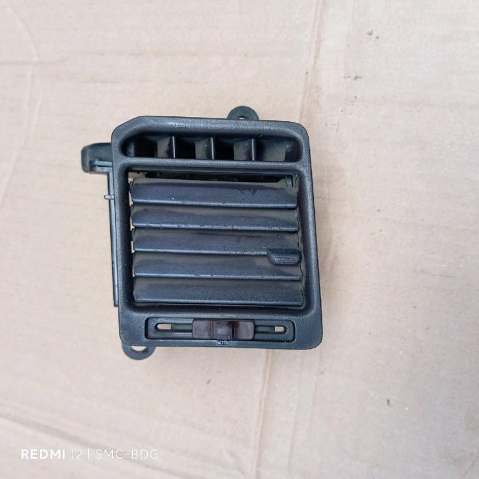 Kisi lubang lobang ac Dashboard Bagian kanan RH Toyota corona AT 151 original copotan