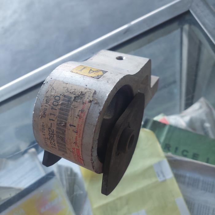 engine mounting kanan corolla EE80 original