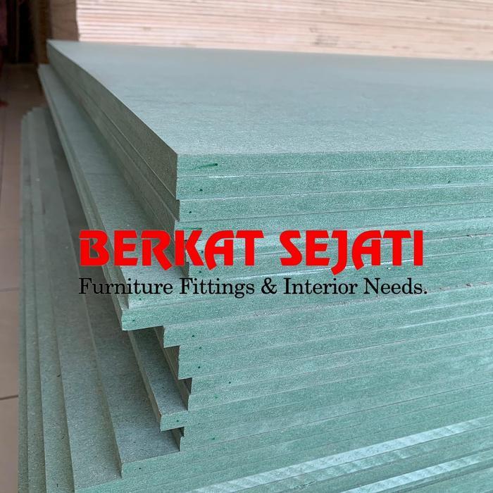 HMR MDF Hijau Tahan Air 3mm 3 mm / Green Medium Density Fibreboard MDF .