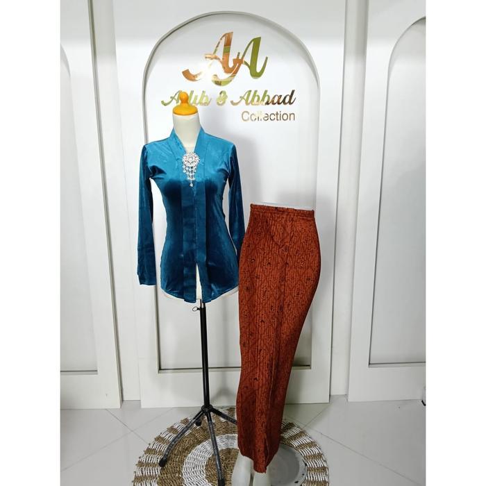 Set Kebaya Bludru Kartini (Kebaya+Rok)