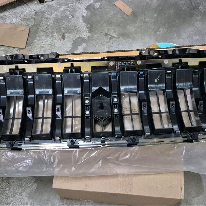 Grille Gril Depan ATAS suzuki Sx4 S-Cross Tipe 2 Original SGP newsz
