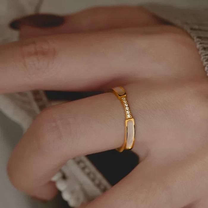 Cincin Titanium Wanita Mata Keramik Putih C24