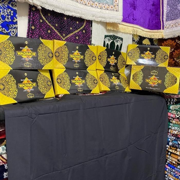 Kain Sarung Wadimor Motif Hitam Polos Bahan Katun Premium Sajadah Muslim Mukena