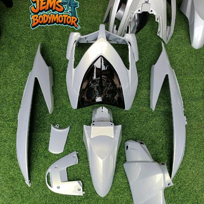 Cover full body halus motor Vario 110 karbu warna silver lembayung gold