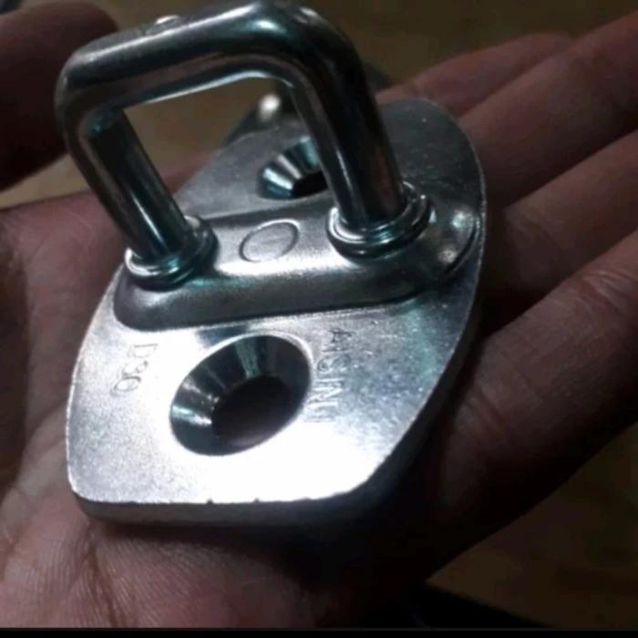 Striker Pengait Door Lock Engsel Pintu Isuzu Panther