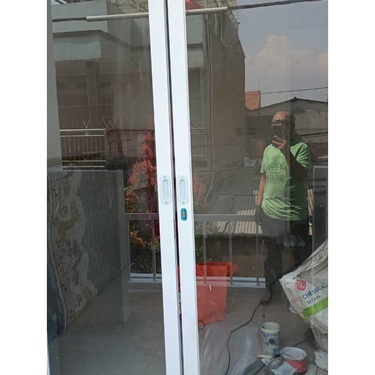 Pintu siliding / geser double polos kaca alumunium Bandung