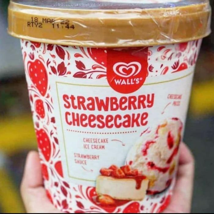 Es krim Walls Strawberry Cheesecake