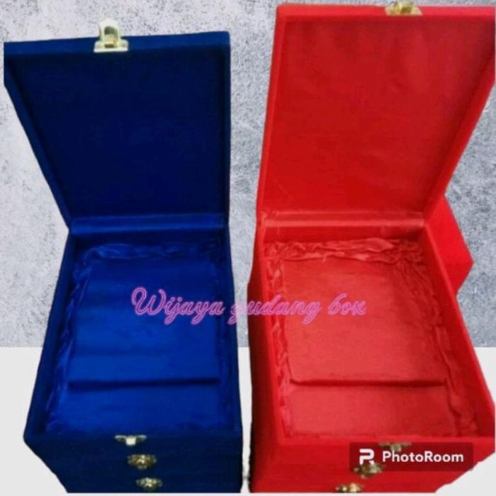 Box plakat/box akrilik/box bludru/box piala/box premium murah