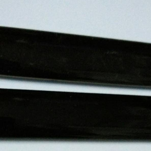 Bon bon keramik 10 cm hitam dan putih/ List keramik siku / kuku macan