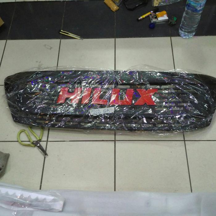 Grill Hilux 2010