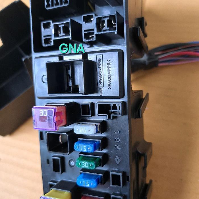 FUSE BOX SEKRING BOX SUZUKI APV ASLI TOPPS