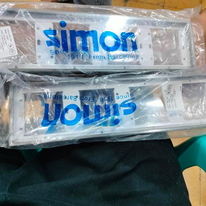 SIMON I7 GREY FRAME 4 GANG FRAME SIMON I7 GREY 4 GANG