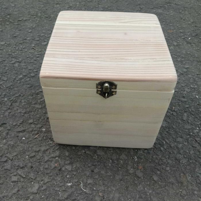 KOTAK KAYU / WOODEN BOX DENGAN KUNCIAN PENGAIT / GEMBOK
