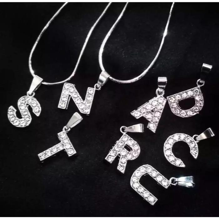 KALUNG TITANIUM LIONTIN HURUF ABJAD KALUNG TITANIUM SILVER HURUF A SAMPAI Z ANTI KARAT Bandul Wanita