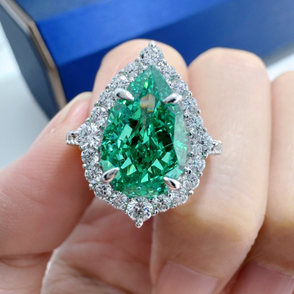 Luxury Solid Platinum PT950 Women's Drops Shaped Green 3 carats Diamond Ring