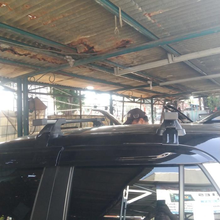 Cross bar kaki roof rack bagasi atas mobil Rocky / Raize / avanza / xenia / apv / innova / agya /