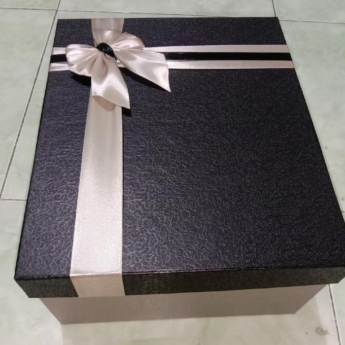 Giftbox / Kotak Kado / Bungkus Kado / Bungkus Hadiah Murah Ukuran 30X25X10 Free Pita Box Hampers Tbk