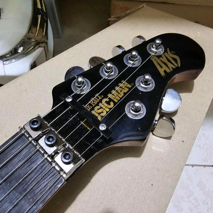 Gitar musicman axis pabrikan warna natural