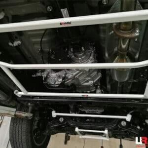 Aksesoris Stabiliser Strutbar Ultra Racing Middle Lower Hilux Revo