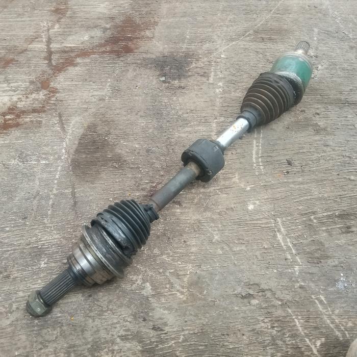 as roda cv joint luar dalam Suzuki Baleno th 2000 bagian kiri