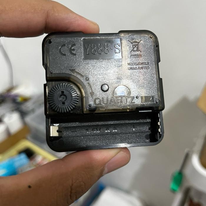 Mesin Jam Dinding Sweep / Silent Edison Y888S Terlaris