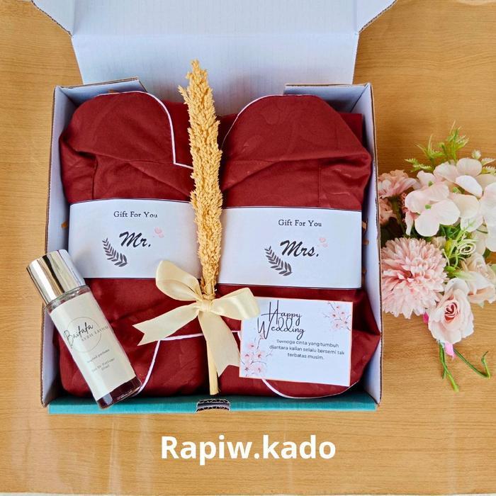 Set Piyama Couple Satin untuk Pasangan - Hampers Pernikahan Lucu - Jepang, Setelan, Celana, Wanita,