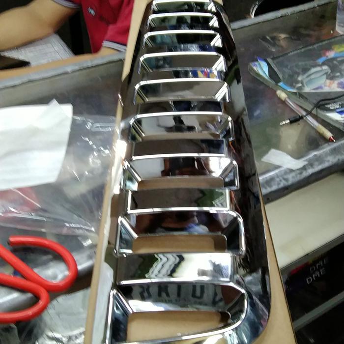 GRIL DEPAN MOBIL MODEL HUMMER RUSH / TERIOS LAMA 2006 SAMPE 2012 WARNA CHROME ASLI