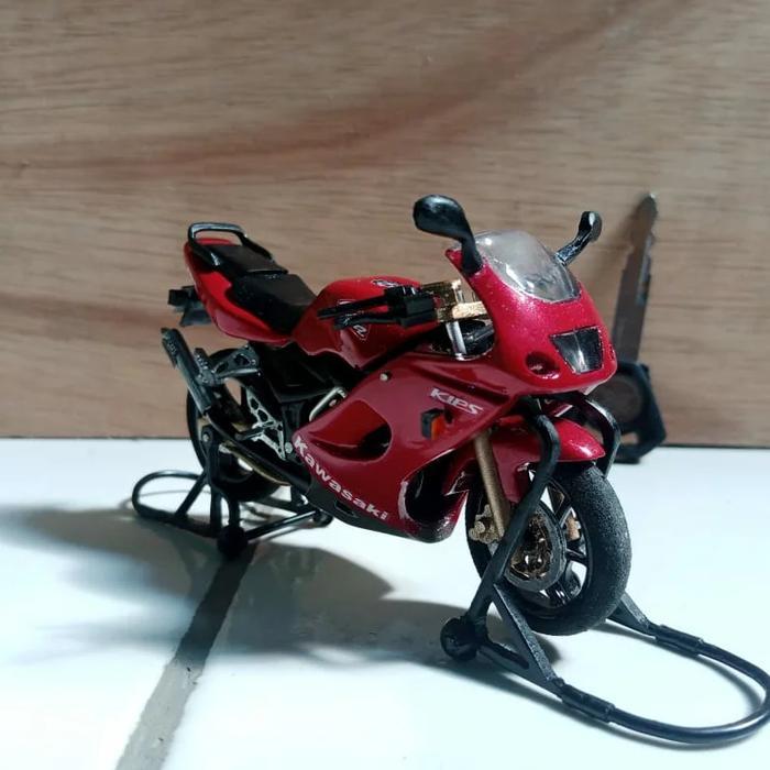 Miniatur Motor Ninja kawasaki rr old