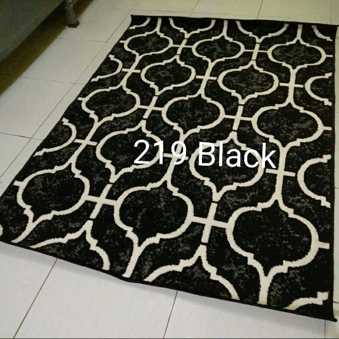 Karpet Permadani Hitam Putih Monocrome Black and White Abu-abu Grey Moderno Momento Besar Jumbo