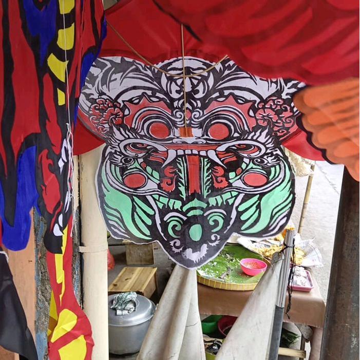 Layangan karakter / bapangan / layangan jumbo