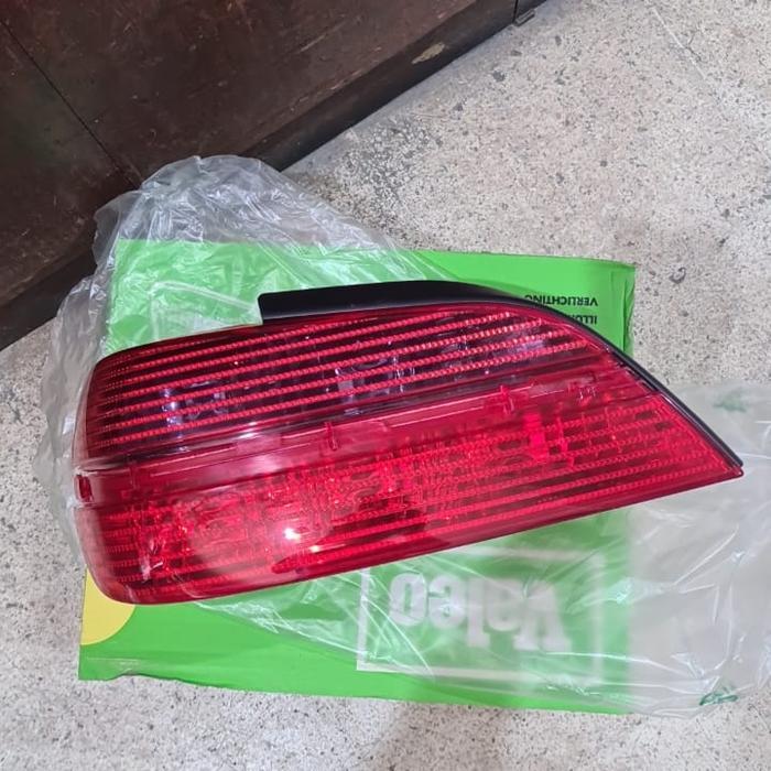 lampu belakang/ stop kiri peugeot 406D9 valeo