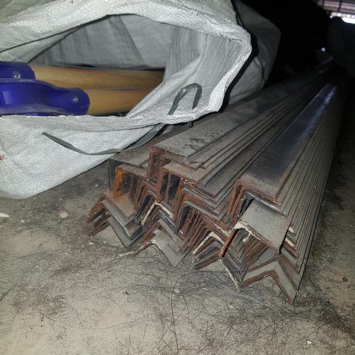 Besi Siku Hitam 4X4 Panjang 6Meter Tebal 3.5Mm Full/ Siku Besi Rak 6 Meter 40X40/ 4 X 4 Tbk
