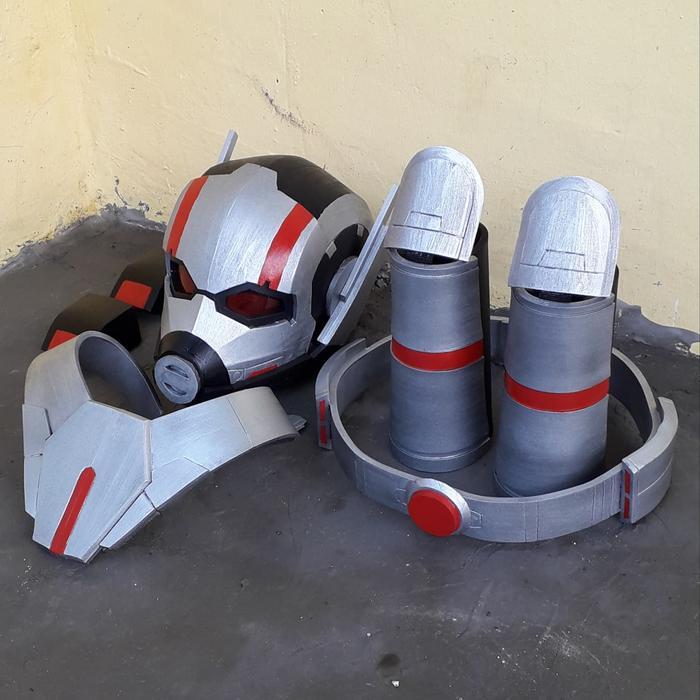 Helm ant man dan aksesoris kostum ant man