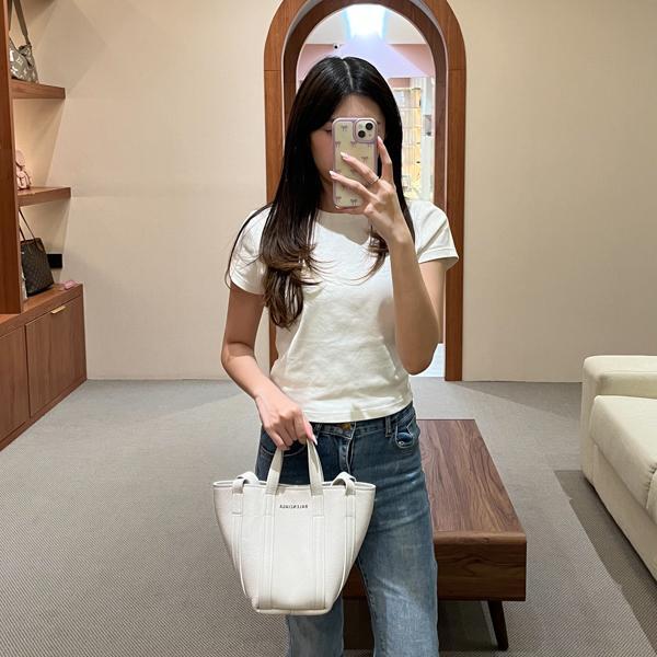Tas BALENCIAGA ALL WHITE LEATHER BUCKET BAG WITH LS 100% ORIGINAL - 17X12X21CM - 17X12X21CM