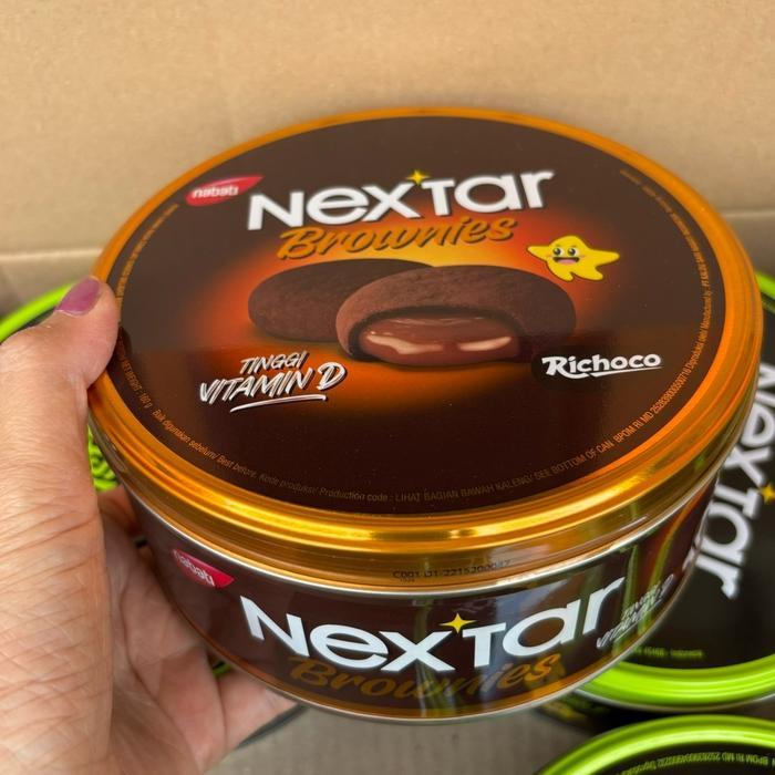 Agen Distributor Makanan Ringan Snack Hampers Lebaran Biskuit Wafer Toples Plastik Nextar Brownies