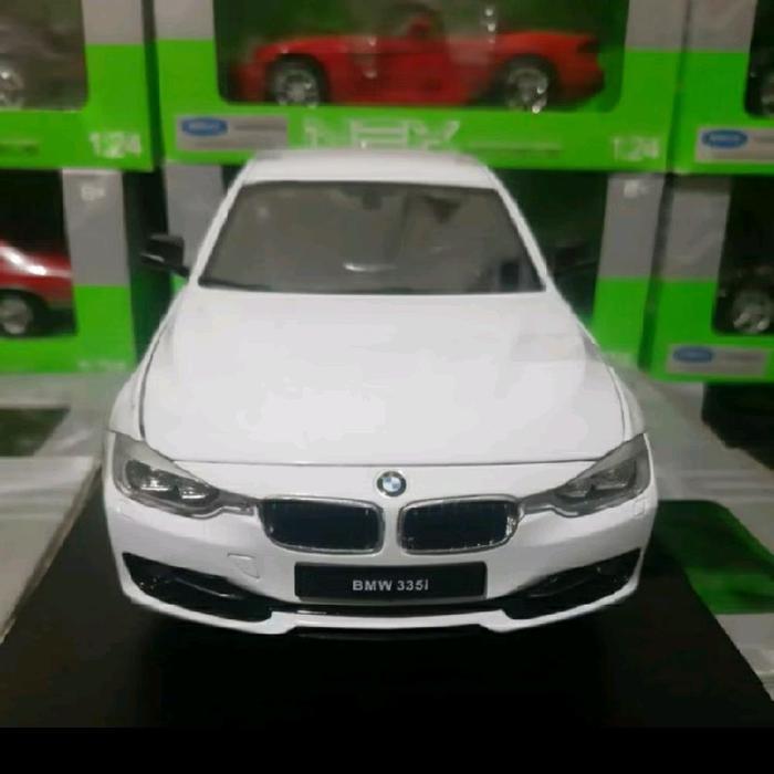 Diecast Welly Skala 1:18 Sedan BMW 335i Putih Baru Komplit